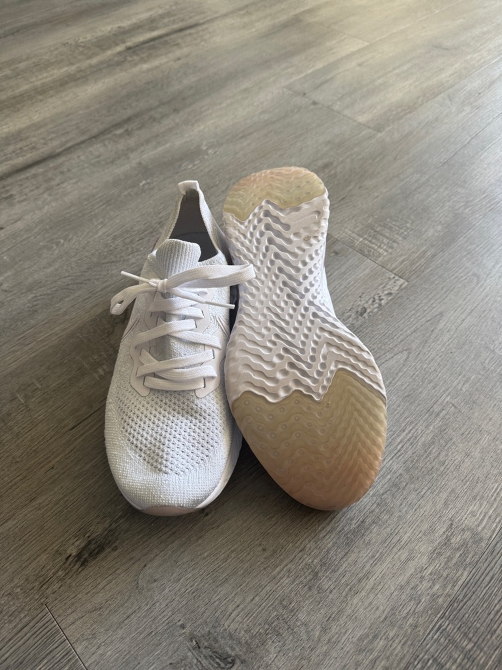 Nike Women's White Knit Running Sneakers with Pink Heel Detail - Picture 3 of 3